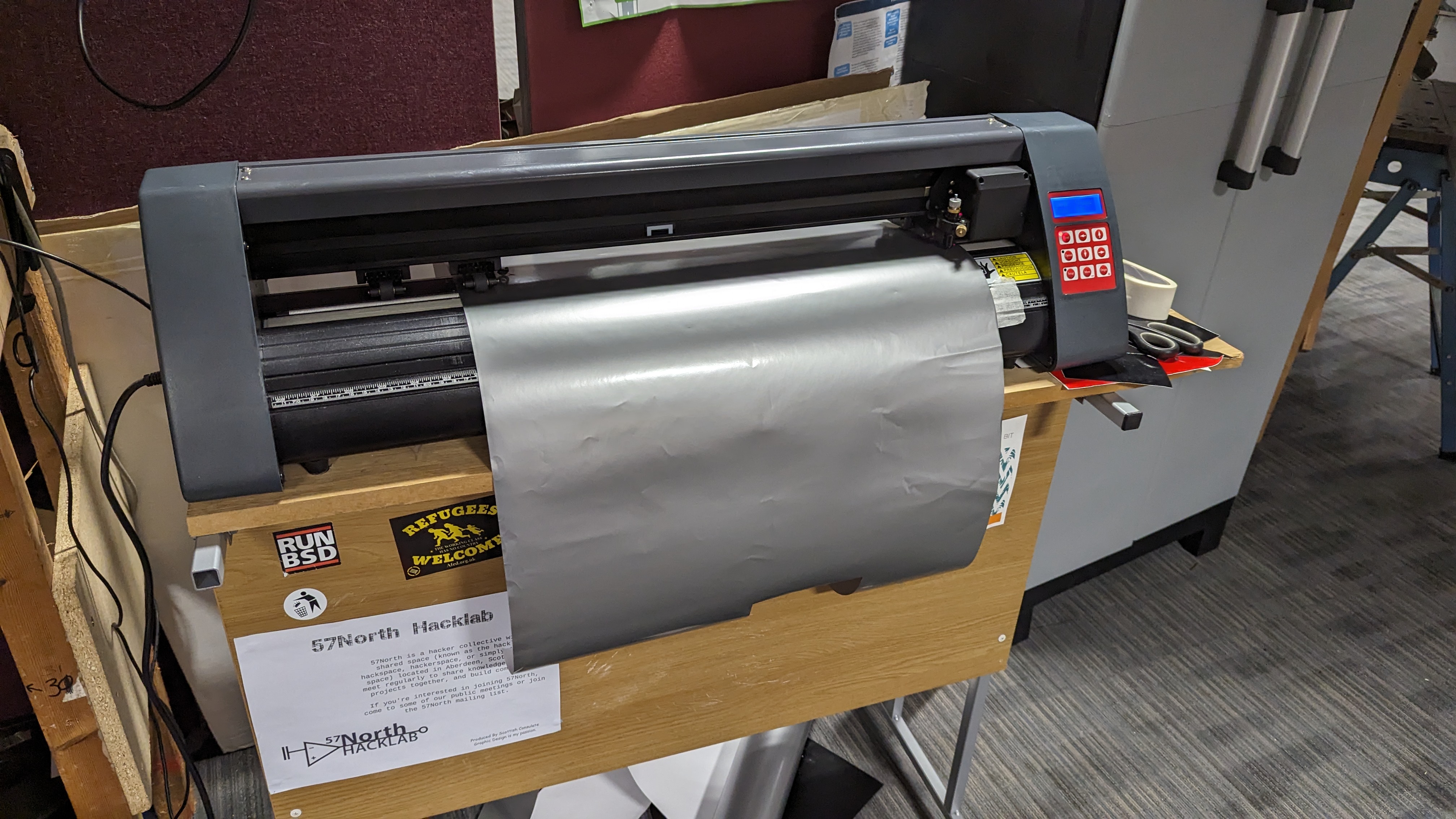 vinyl_cutter_front.jpg vinyl_cutter_front.jpg