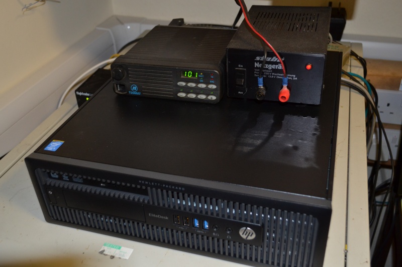 800px-mb7_vx-radio-tait.jpg